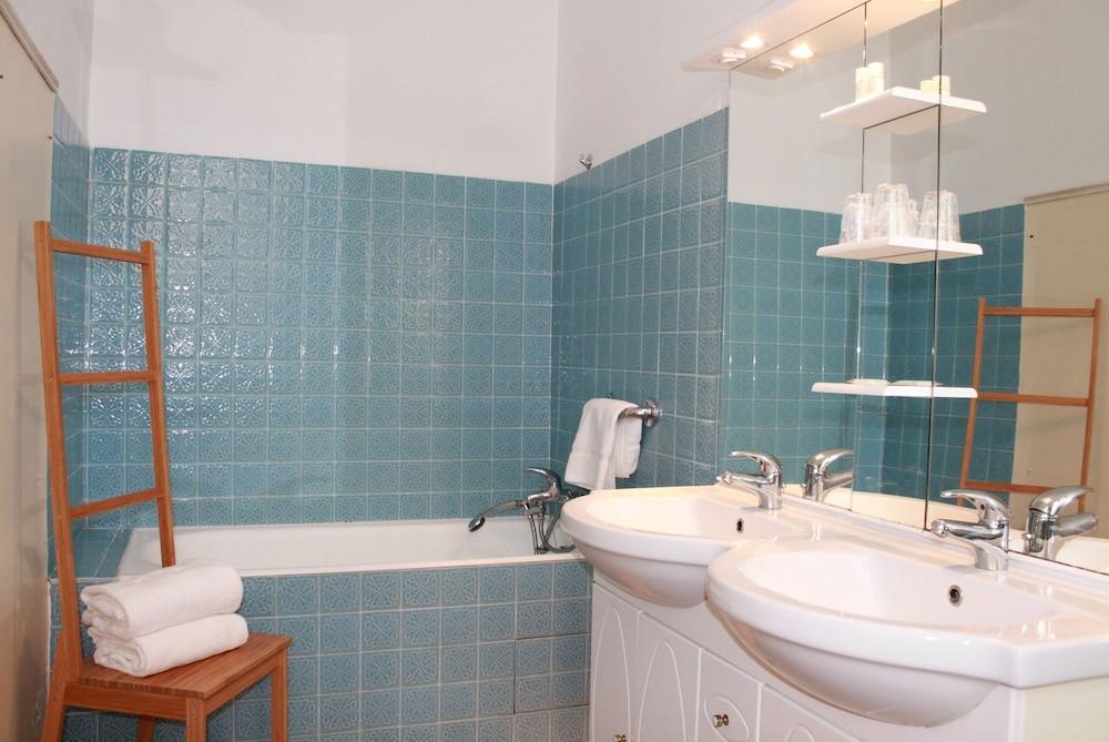 Le Manoir Hotel Mornas Kültér fotó