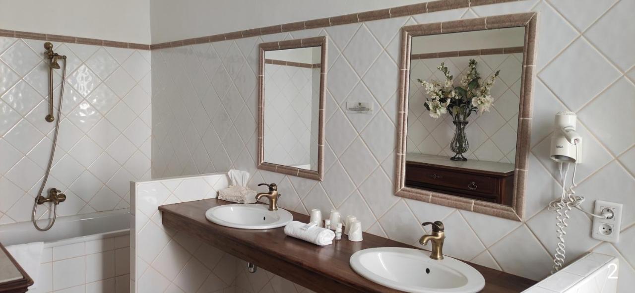 Le Manoir Hotel Mornas Kültér fotó